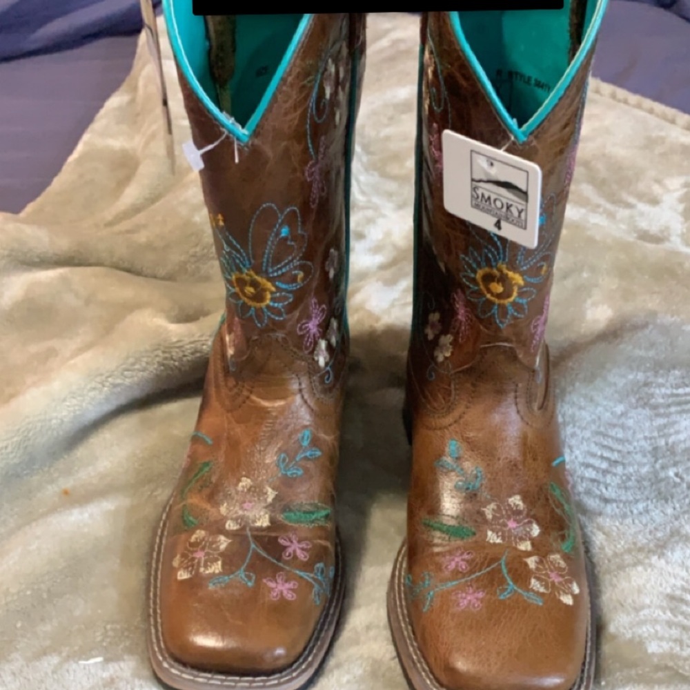Brand new girls boots